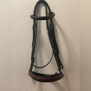 KL Select Red Barn english bridle Cob size. Supple english leather.  Padded